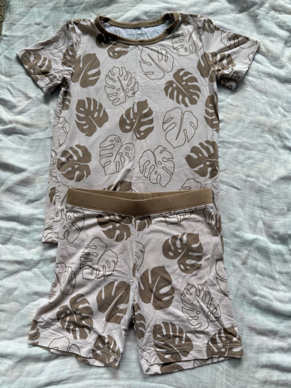 4T NWOT Neutral Beige Monstera Leaf Set - Short Sleeve & Shorts